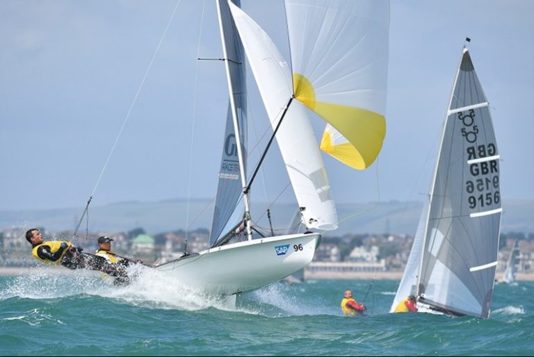 How To Sail Fast in Waves and Choppy Conditions